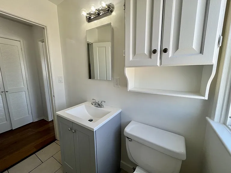 6061 Cahuenga Blvd #4 — Photo 16