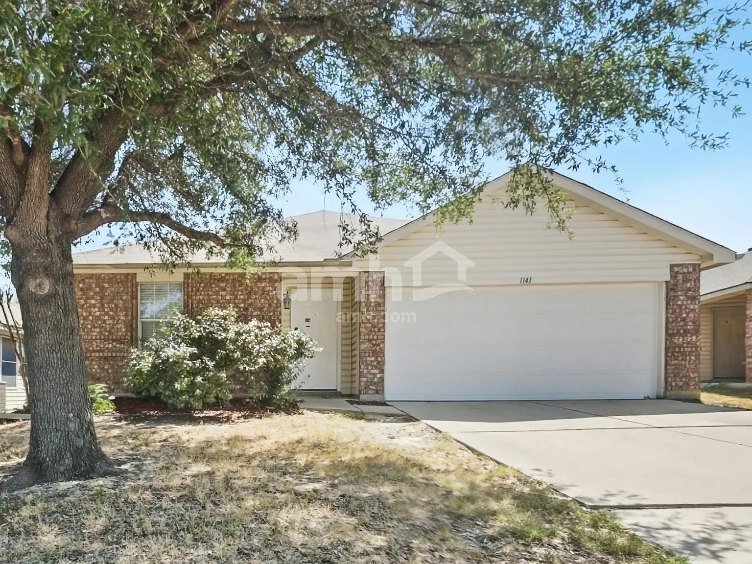 4 bed, 2.0 bath, 1928 sqft, $2,145 — Photo 1