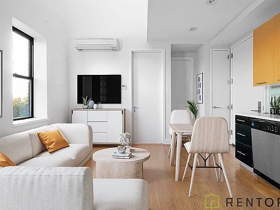 2nd image of 105 Vanderveer St APT 3A