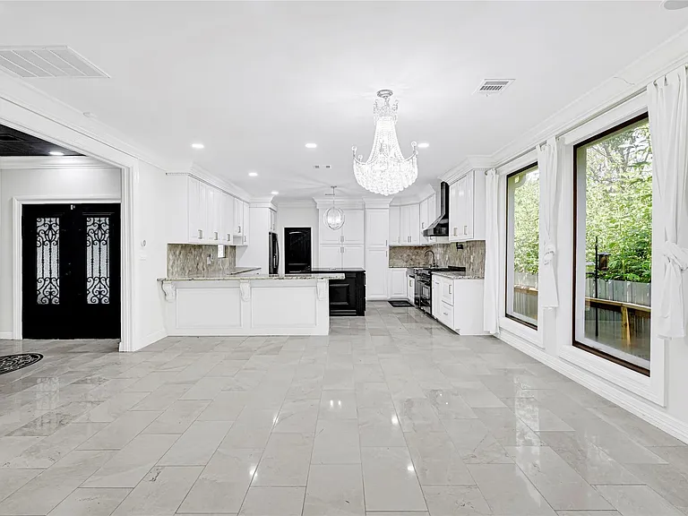 509 Joan Of Arc Dr — Photo 10