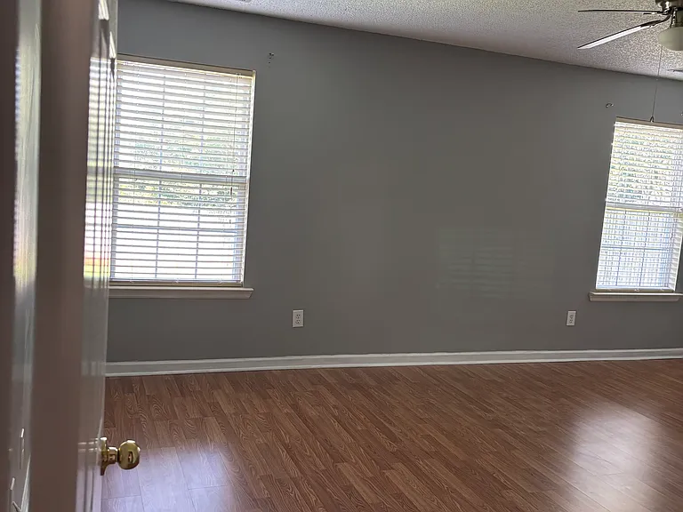 110 Meadowglade Ln — Photo 18