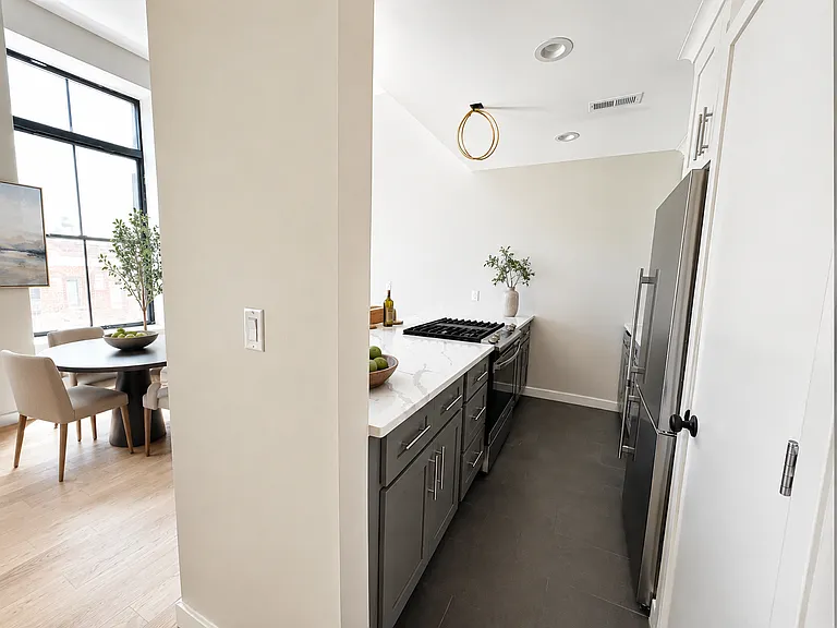 1661-1663 Washington St #306 — Photo 3