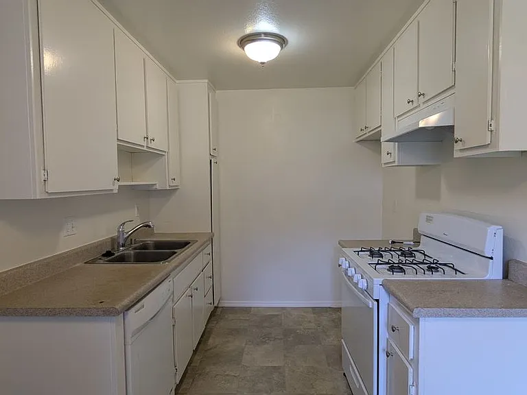 6450 Lincoln Ave — Photo 8