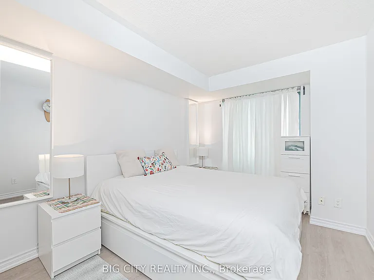 23 Oneida Cres #1206 — Photo 15