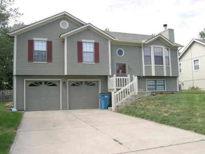 504 Huntington Dr S, Greenwood, MO, 64034