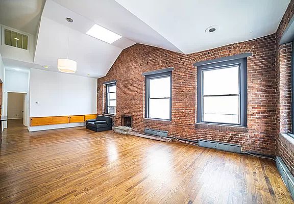 2nd image of 257 Church St #4/5