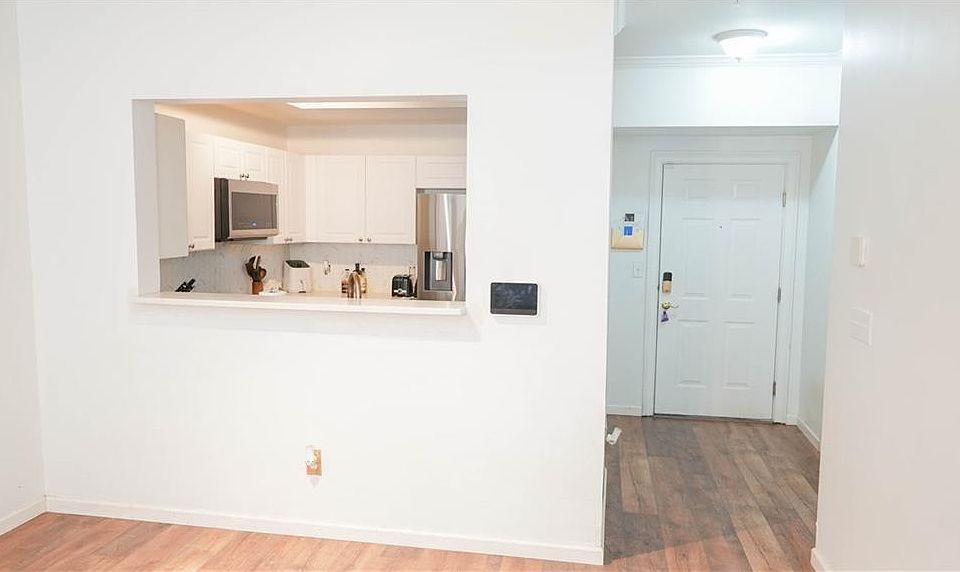 1st image of 3275 Lenox Rd NE APT 107