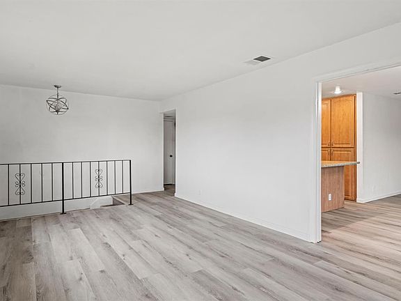 4th image of 818 Falcon Drive