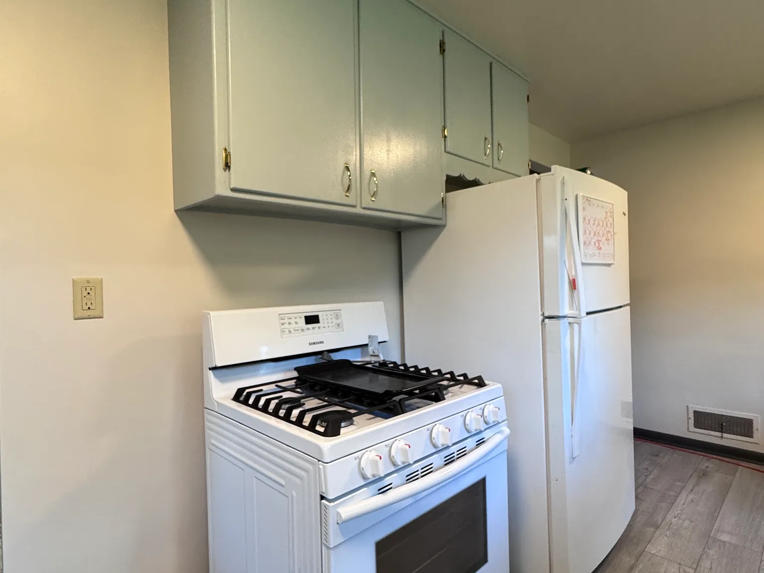 3 bed, 904 sqft, $2,400 — Photo 3