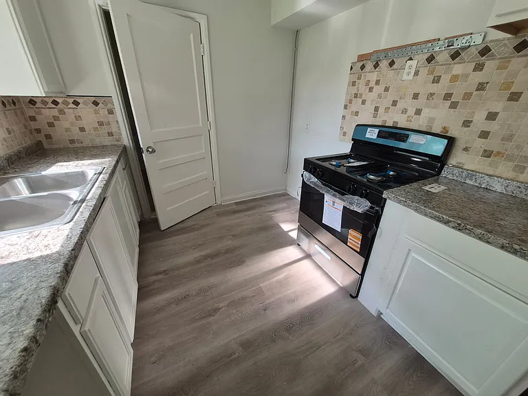 10221 Bretton Dr — Photo 4