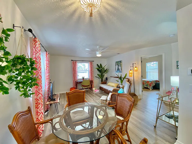 Living Area - Showing previous furnishings (currently unfurnished)