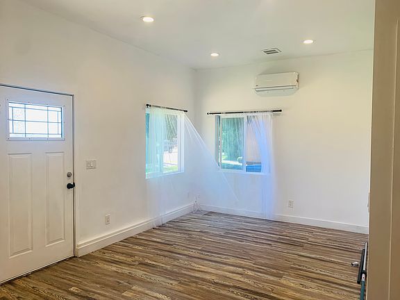 5th image of 15027 Leadwell St