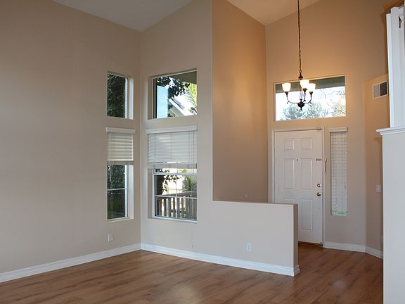 3rd image of 684 Avondale Dr