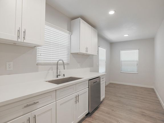 2nd image of 2925 San Marino St #2927