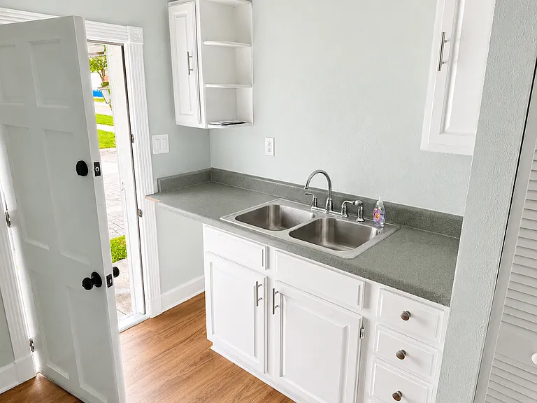 4901 N Central Ave — Photo 5