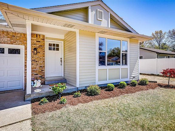 2nd image of 720 Oak Hollow Ct