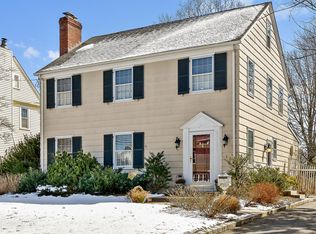 9 Walnut St, Glen Head, NY 11545