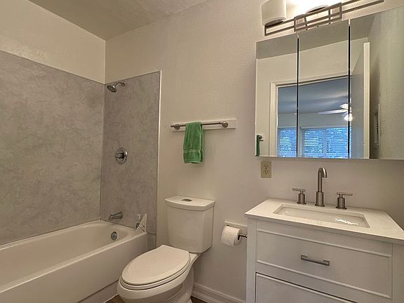 5th image of 613 2nd St #9
