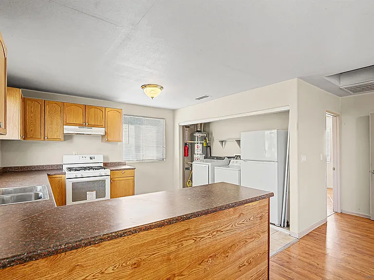 4397-4399 Swift Ave #4 — Photo 5