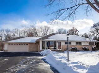 16225 W Vogel Dr, New Berlin, WI 53151