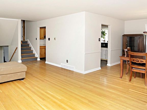 4th image of 359 Sierra Dr