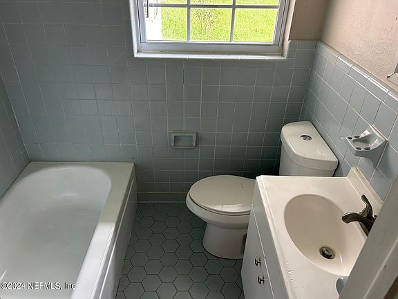 5th image of 7925 PATOU Drive S