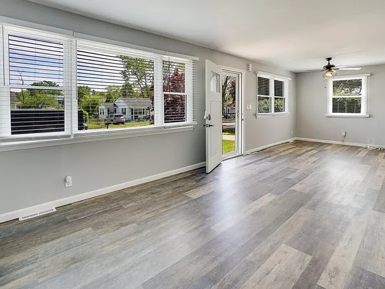 12 Normandy Dr — Photo 6
