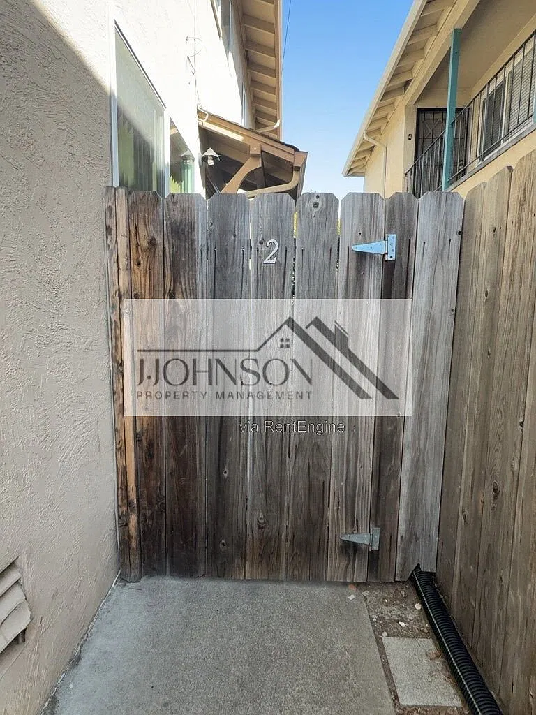 2 bed, 1.0 bath, $2,500 — Photo 2