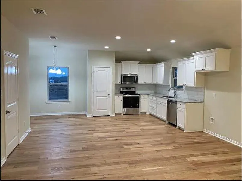 3 bed, 1483 sqft, $1,745 — Photo 3