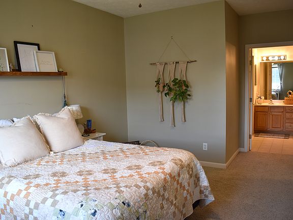 2nd image of 2295 Pinnacle Ct APT 208