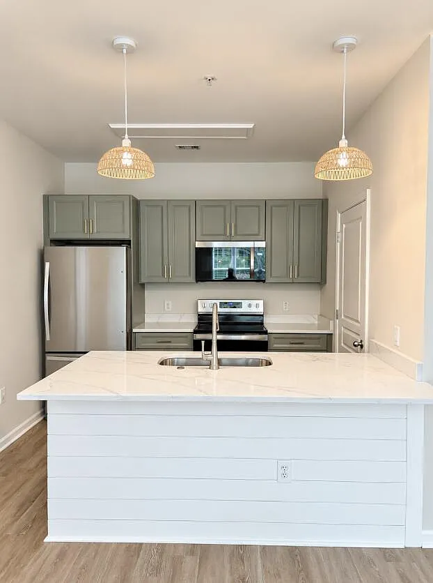1 bed, 759 sqft, $1,950 — Photo 1