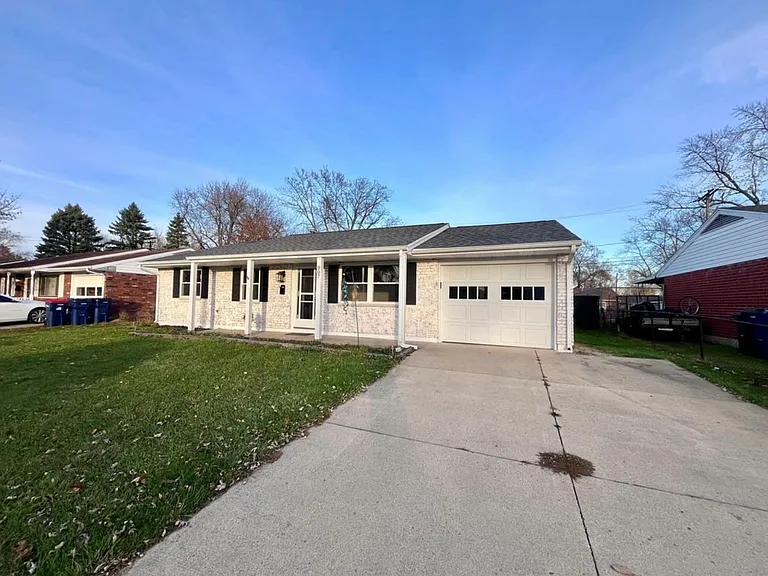 907 Falmouth Ave — Photo 2