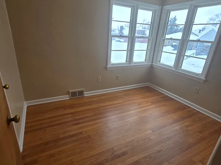 2909 Lincoln Way W #B — Photo 1