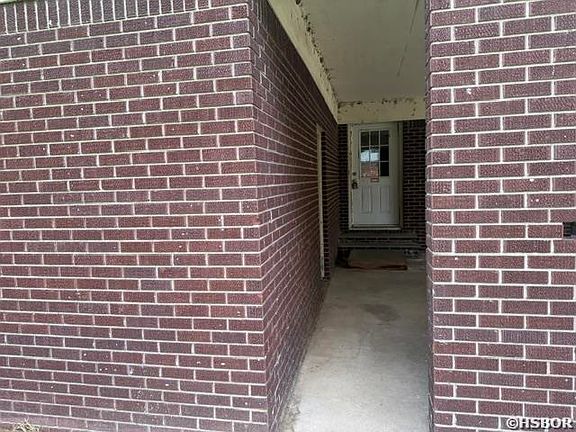 2nd image of 340 Gum St