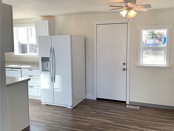 5th image of 721 S Grand Dr