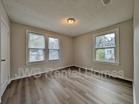 4th image of 815 Mackinaw St