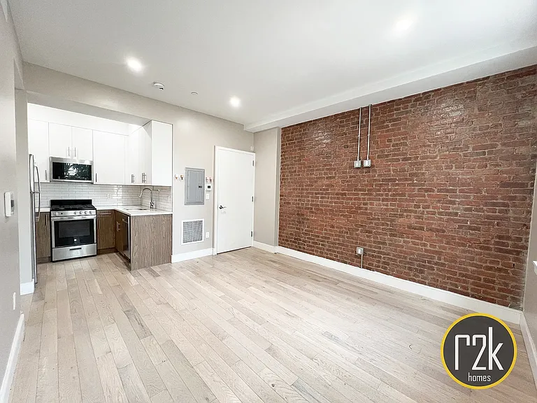 26-14 Hoyt Ave S #2A — Photo 7