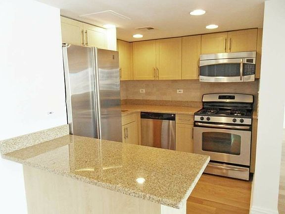 4th image of 329 E 65th St