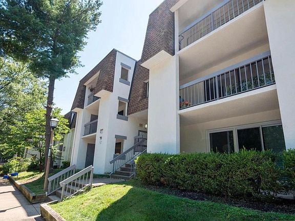 2nd image of 3803 Laramie Pl #122E