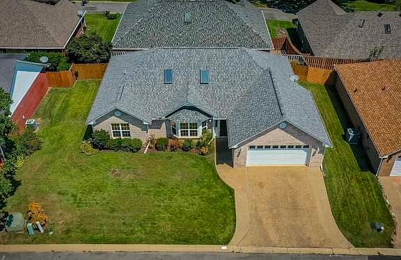 2nd image of 150 Forest View Cir