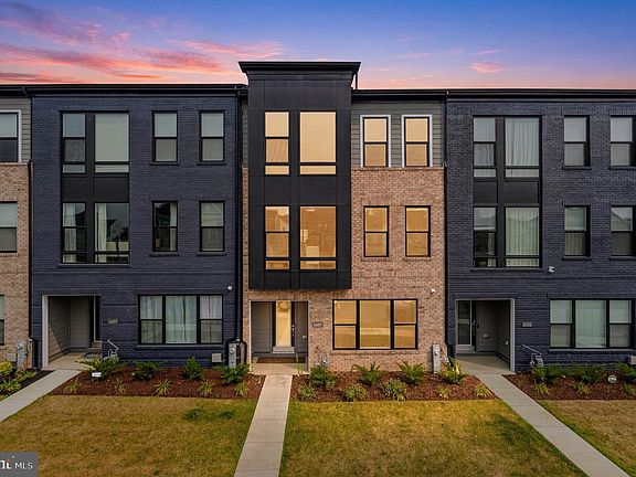 2nd image of 16007 Hyde Park Pl