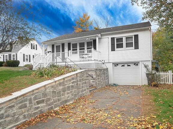 2nd image of 410 Kenoza Ave