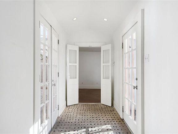 4th image of 915 Cadiz St
