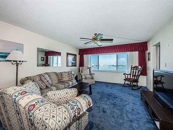 3rd image of 4750 Cove Cir APT 905