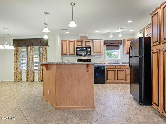3rd image of 115 Carmelite Cir