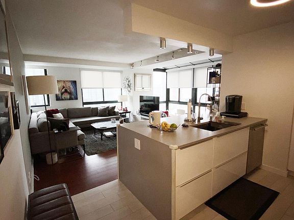 5th image of 1 Daniel Burnham Ct APT 1106
