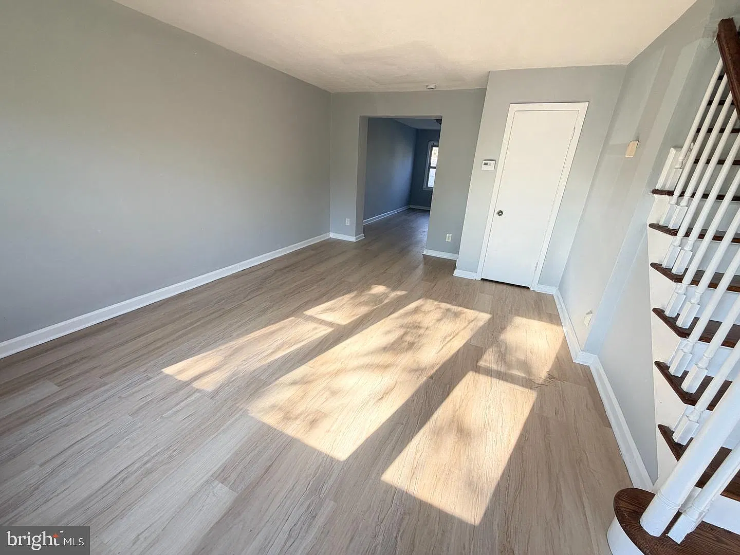 3 bed, 1.0 bath, 1296 sqft, $2,400 — Photo 2
