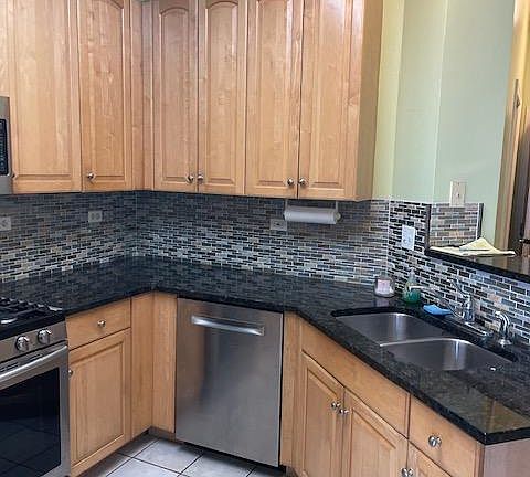 3rd image of 1526 N Waterbury Cir
