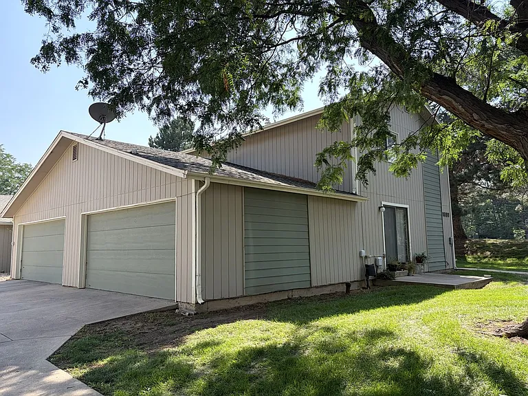 1031 Davidson Dr — Photo 2
