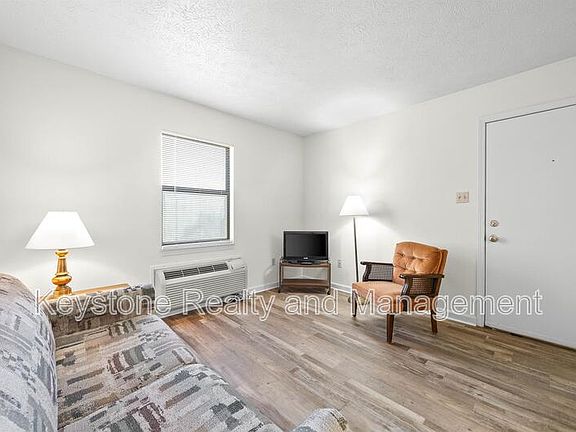 3rd image of 100 Laurel Cove Dr APT 7